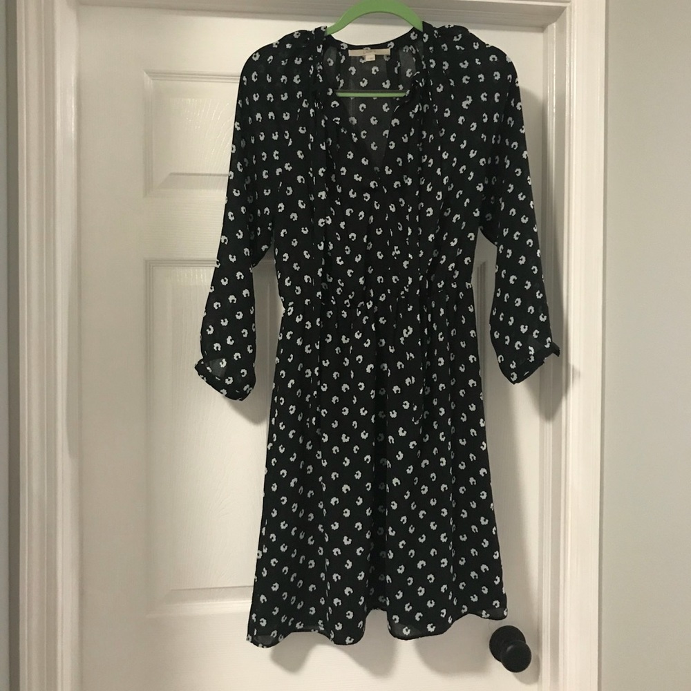 GUC Loft Black and White Floral Shift Dress